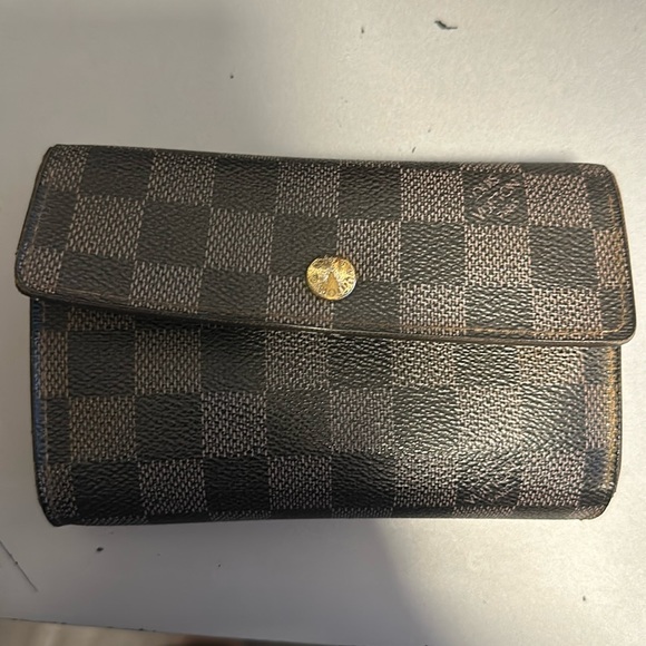 Louis Vuitton Handbags - Vintage lv wallet!